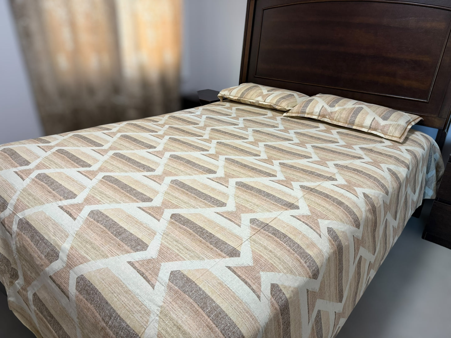 Light geometric pattern